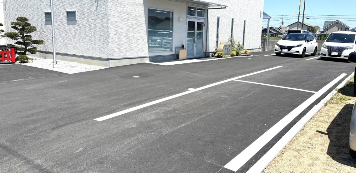 事務所前駐車場